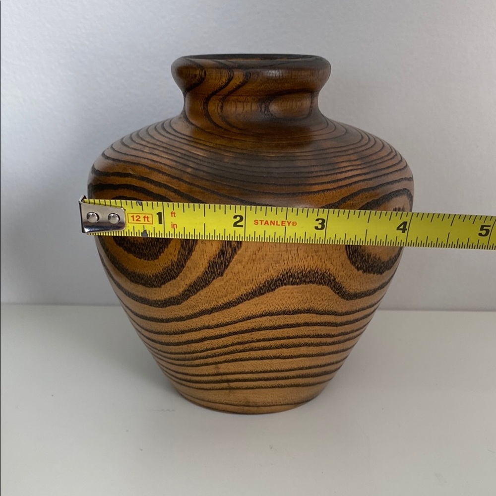 Wooden Vase with Natural Grain Pattern - Picture 3 of 7